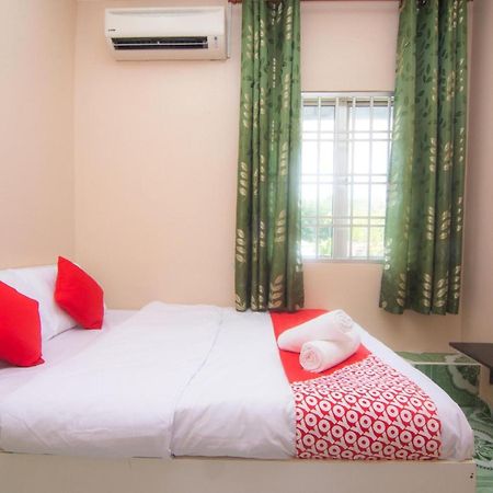Oyo 1224 Hotel Hajah Rohayah Tanjong Malim Eksteriør billede