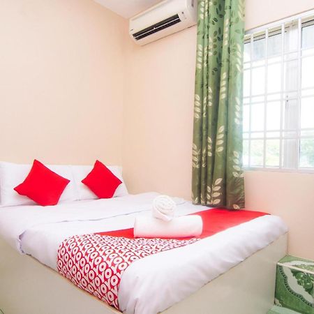 Oyo 1224 Hotel Hajah Rohayah Tanjong Malim Eksteriør billede