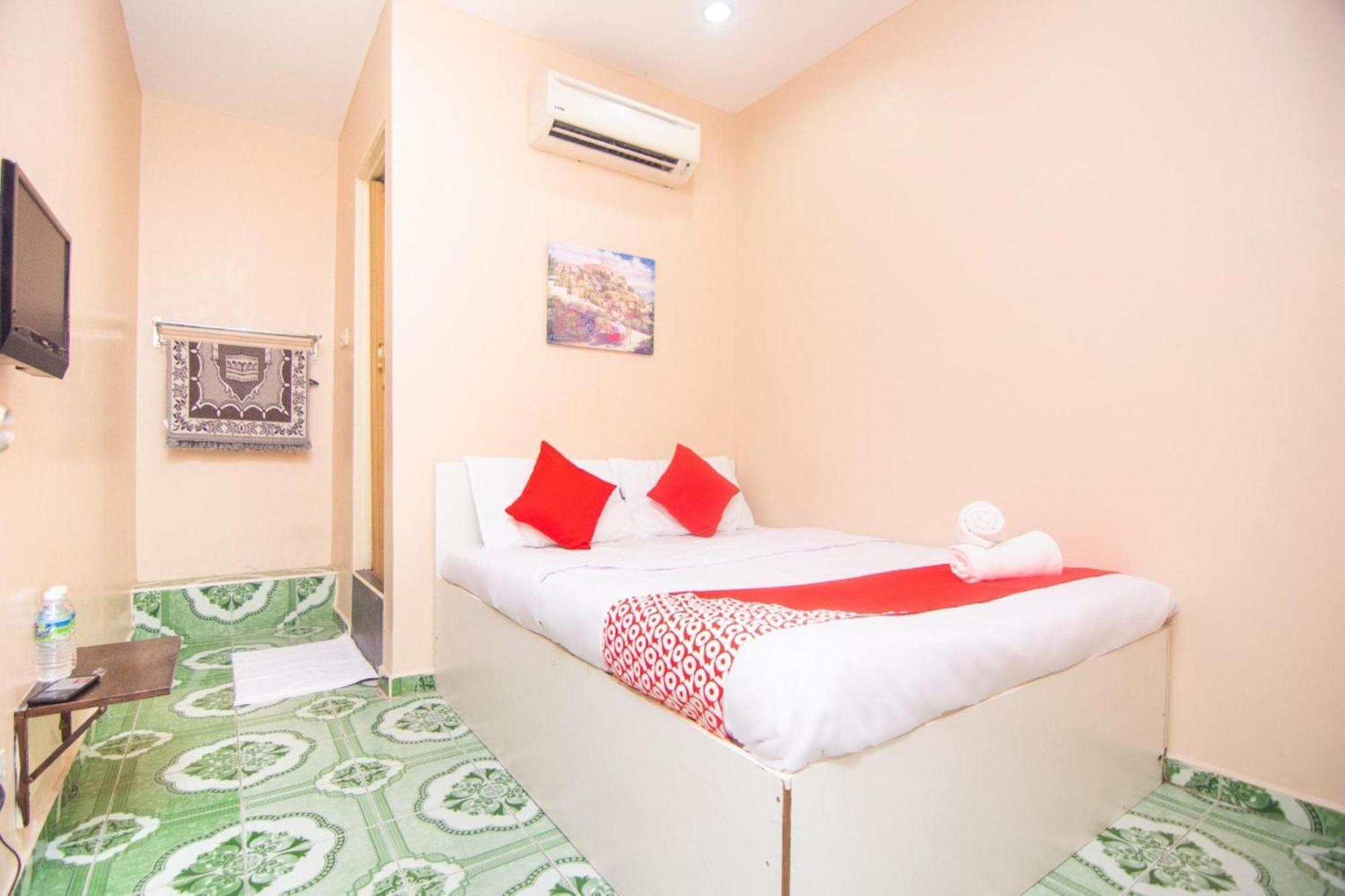 Oyo 1224 Hotel Hajah Rohayah Tanjong Malim Eksteriør billede