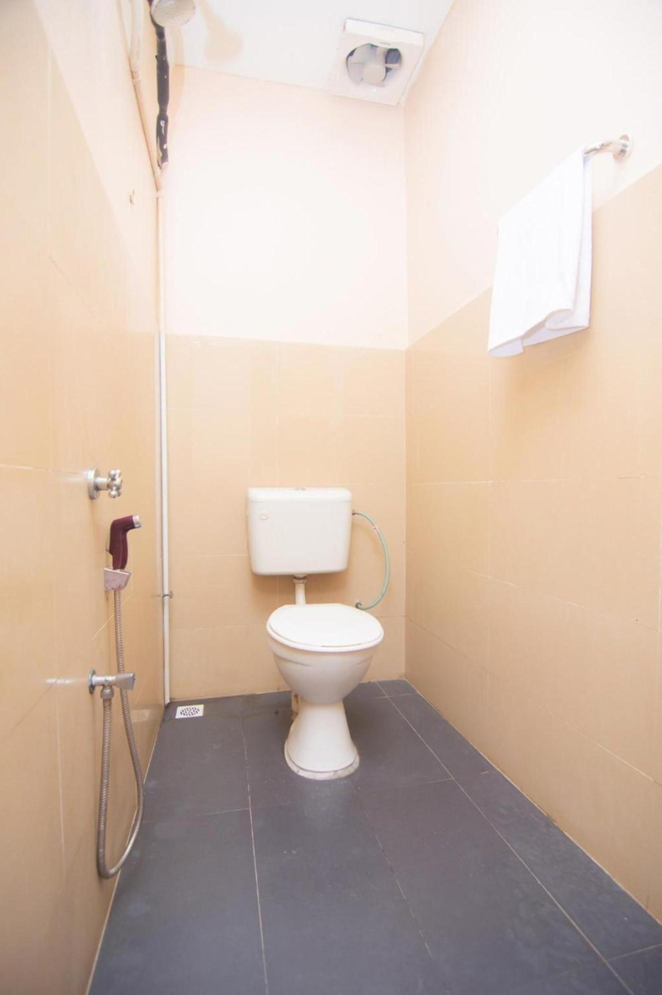 Oyo 1224 Hotel Hajah Rohayah Tanjong Malim Eksteriør billede