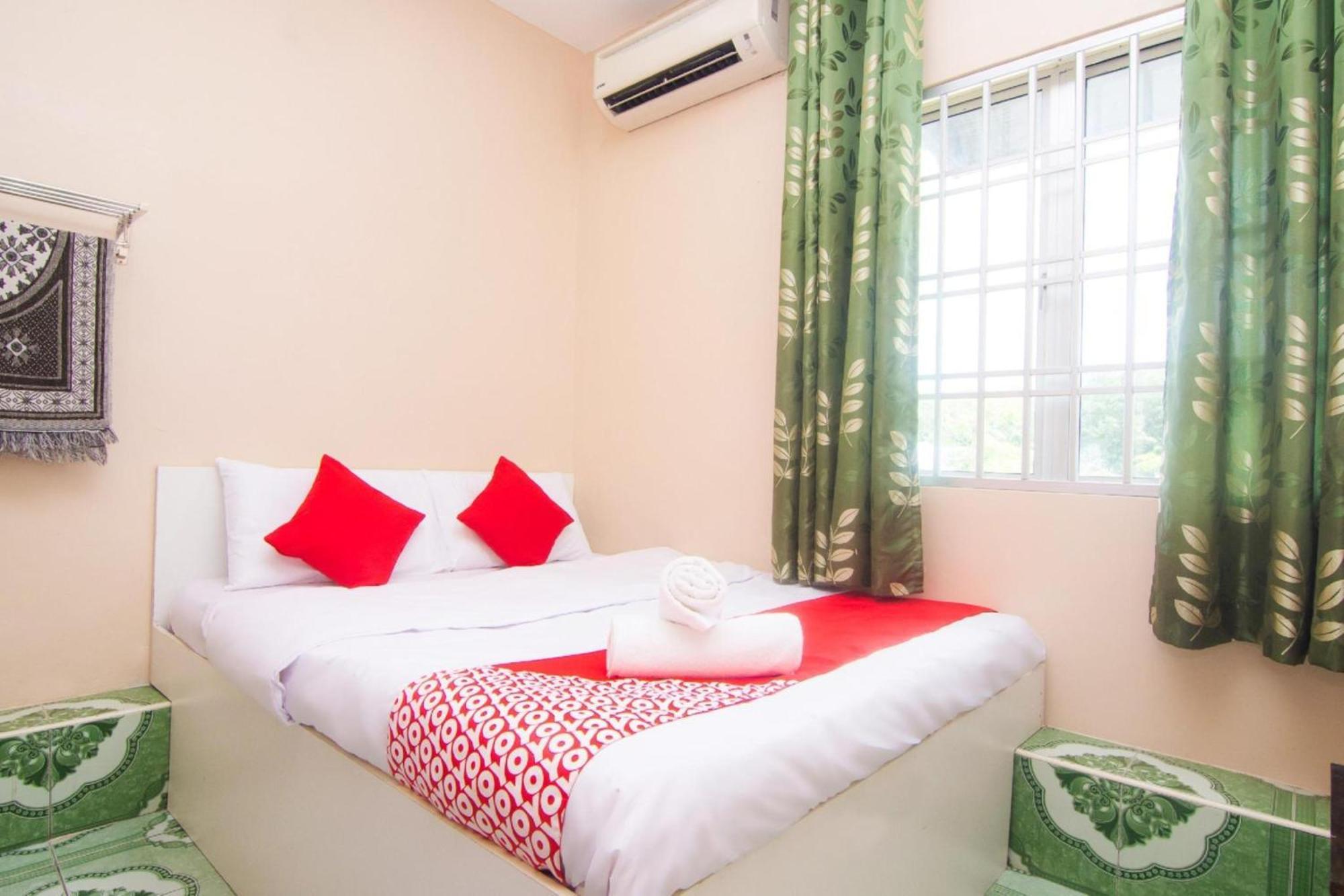 Oyo 1224 Hotel Hajah Rohayah Tanjong Malim Eksteriør billede