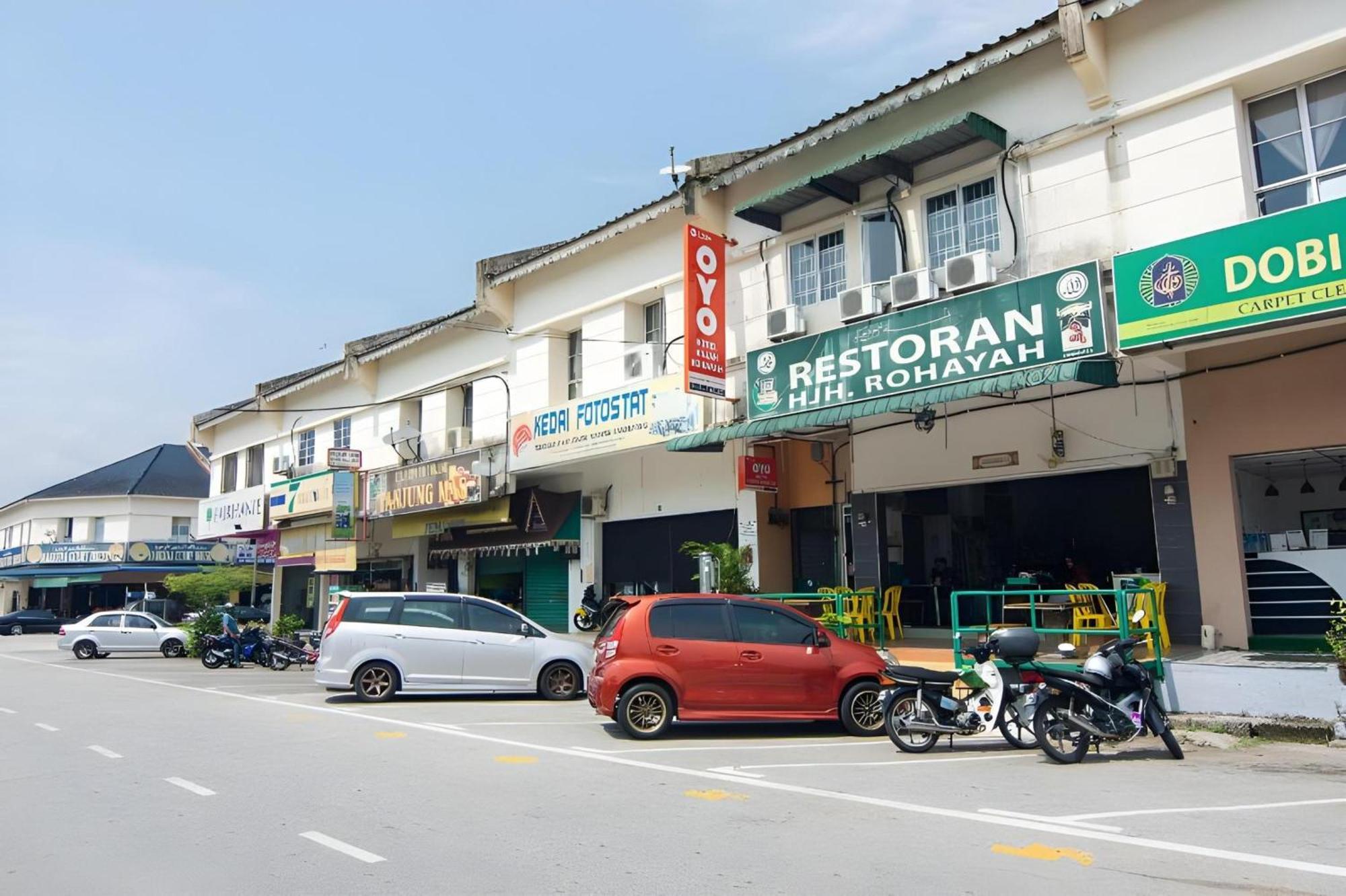 Oyo 1224 Hotel Hajah Rohayah Tanjong Malim Eksteriør billede